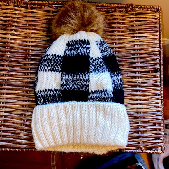 Furry Checkered Hat - Picture 1 of 2